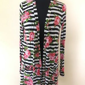 Flowered cardigan, comfortable but stylish!